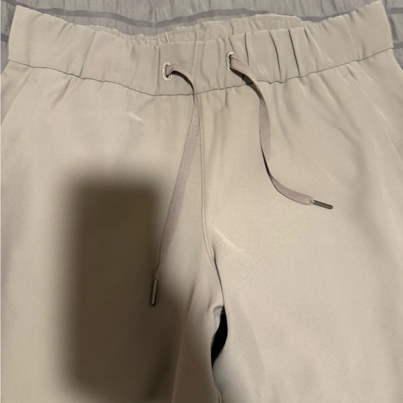 Lululemon Cream Cropped Ankle Pants - Picture 2 of 5